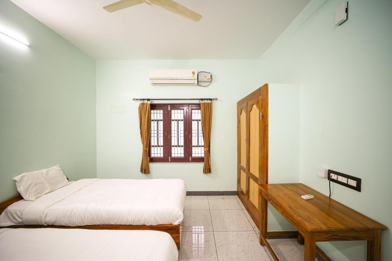 The Pothigai Palace Hotel Kuttālam Exterior foto
